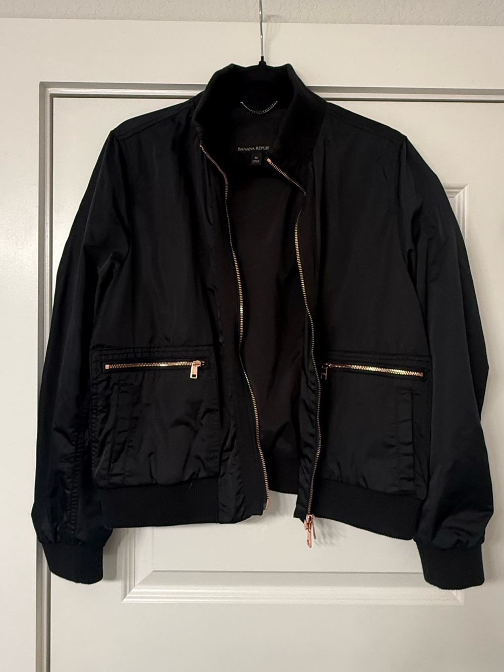 Women’s Black Bomber Jacket with Zip Pockets - Banana Republic - Size Medium
